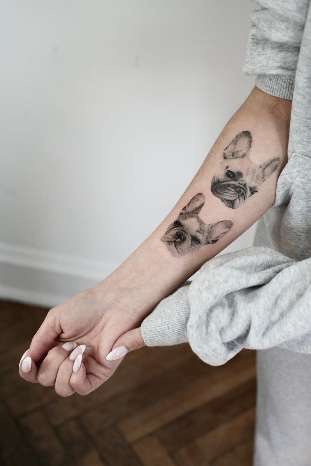 Fineline Tattoo verheilt – Frenchie-Porträt – SIJA.INK Zürich
